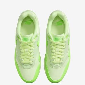 NWOB NIKE AIR MAX 1 ‘87 - 💚💚💚